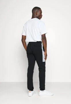 Ellesse Pleiadies Jog PantPantaloni SportiviBlack Uomo Pantaloni EL922E030-Q11 -Ellesse 02608d20c15649ae93f6042acc8f9f90