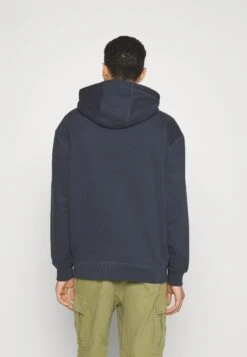 Ellesse Caldine HoodyFelpaDark Blue Uomo Maglieria E Felpe EL922S0CJ-K11 11 Ellesse Caldine HoodyFelpaDark Blue Uomo Maglieria E Felpe EL922S0CJ-K11 -Ellesse 027481c71631455ebf26b791385be548