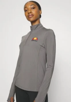 Ellesse Sofira 1/4 ZipMaglietta A Manica LungaDark Grey Donna T-shirt E Top EL941D059-C11 9 Ellesse Sofira 1/4 ZipMaglietta A Manica LungaDark Grey Donna T-shirt E Top EL941D059-C11 -Ellesse 0f965aa4c5a1464f986272c3b499d542