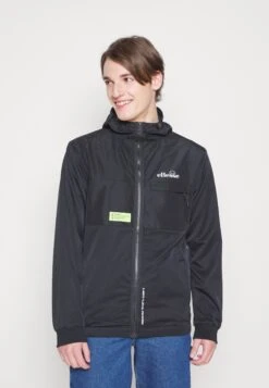 Ellesse BifinoGiacca LeggeraBlack Uomo Giacche EL922E04J-Q11 -Ellesse 14f439bb98034acea5718737e2a34d1f