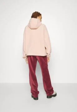 Ellesse Xana Jog PantPantaloni SportiviBurgundy Donna Pantaloni EL921A07Y-G11 -Ellesse 1e5734225fd94ae2b82f36fead336090