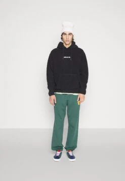 Ellesse GeraniGiacca In PileBlack Uomo Maglieria E Felpe EL922S08X-Q11 -Ellesse 29fad5ff18d6443585ff07d02a23dfe0