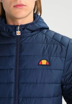 Ellesse LombardyGiacca Da Mezza StagioneDress Blues Uomo Giacche EL922L007-K11 -Ellesse 2ee2cb1e984643389121fd5ba48d8de5