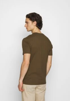 Ellesse Sl Prado TeeT-Shirt Con StampaKhaki Uomo T-shirt E Polo EL922O06W-N11 10 Ellesse Sl Prado TeeT-Shirt Con StampaKhaki Uomo T-shirt E Polo EL922O06W-N11 -Ellesse 3255b8b52341411e847daab398641a83