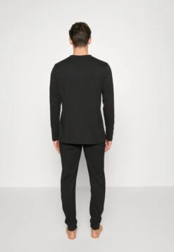 Ellesse Sanzio SetPigiamaBlack Uomo Per La Notte EL982M00K-Q11 -Ellesse 4216333bfbaf4356be46cca2ae5b274e