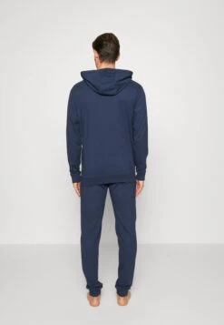 Ellesse BeviloPigiamaNavy Uomo Per La Notte EL982M00I-K11 -Ellesse 5c7f3175710740e3b8e5750bfeffbf15