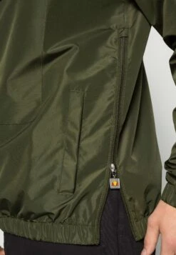 Ellesse MontGiacca A VentoKhaki Uomo Giacche EL922T00S-N11 -Ellesse 644e1d899a69442aad2bb8cc39344765