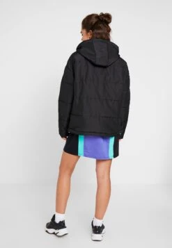 Ellesse PejoGiacca InvernaleBlack Donna Giacche E Blazer EL921U00H-Q11 -Ellesse 6aa8b65dc36840479b37ef8aad398f79