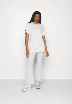 Ellesse Verano OversizedT-Shirt Con StampaOff-White Donna T-shirt E Top EL921D0CB-A11 -Ellesse 6b26c906da6a437488f97fac78883101