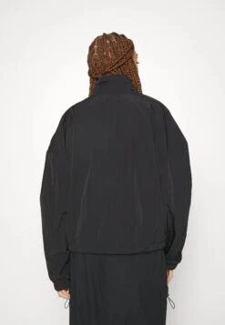 Ellesse LeraGiacca A VentoBlack Donna Giacche E Blazer EL921G03H-Q11 11 Ellesse LeraGiacca A VentoBlack Donna Giacche E Blazer EL921G03H-Q11 -Ellesse 6b3d543805934c00bf4a7af28a7265a1