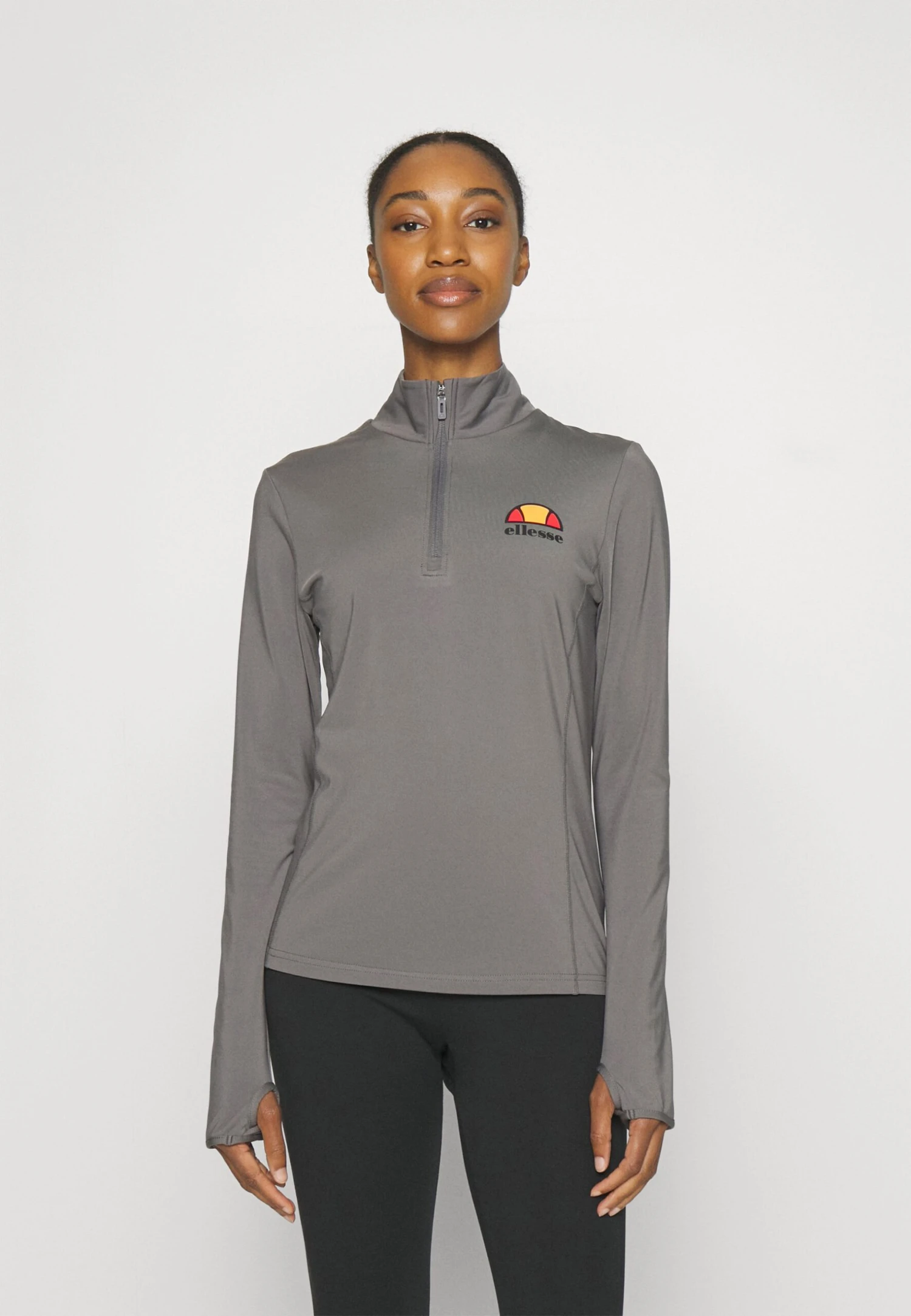 Ellesse Sofira 1/4 ZipMaglietta A Manica LungaDark Grey Donna T-shirt E Top EL941D059-C11 1 Ellesse Sofira 1/4 ZipMaglietta A Manica LungaDark Grey Donna T-shirt E Top EL941D059-C11