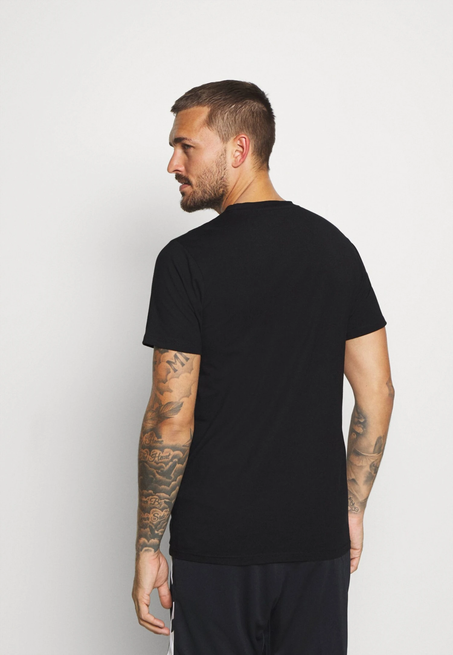 Ellesse Cella T-Shirt Con StampaBlack Uomo T-shirt E Polo EL942D026-Q11 3 Ellesse Cella T-Shirt Con StampaBlack Uomo T-shirt E Polo EL942D026-Q11 - immagine 3