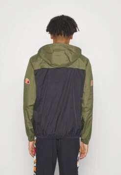 Ellesse Brando JacketGiacca A VentoKhaki/Black Uomo Giacche EL942F03R-N11 -Ellesse 8a7faeba668b4f3b93cca762fcaf6007