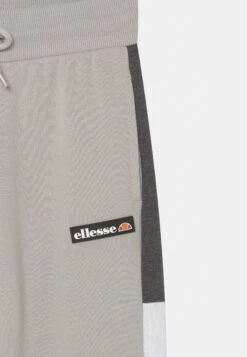 Ellesse QuatroPantaloni SportiviLight Grey Bambini Pantaloni EL924B00S-C11 5 Ellesse QuatroPantaloni SportiviLight Grey Bambini Pantaloni EL924B00S-C11 -Ellesse aae90650b79b4f51a97f8b4fb681612b