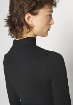 Ellesse Leilah CropMaglietta A Manica LungaBlack Donna T-shirt E Top EL921D0C4-Q11 -Ellesse be9148d274374d60af40a5ddb67d59c3