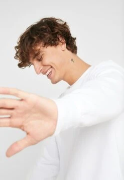 Ellesse DiveriaFelpaWhite Uomo Maglieria E Felpe EL922S00T-A11 -Ellesse c2fb45062b5a485db88a712437946623