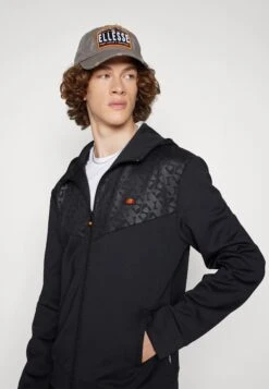 Ellesse VardioGiacca SportivaBlack Uomo Pantaloni Sportivi E Joggers EL922T09Z-Q11 -Ellesse cbc994abb765416382969a9a39375b03