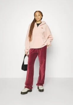 Ellesse Xana Jog PantPantaloni SportiviBurgundy Donna Pantaloni EL921A07Y-G11 -Ellesse cf85903947bb46b4bb1400b08691e875