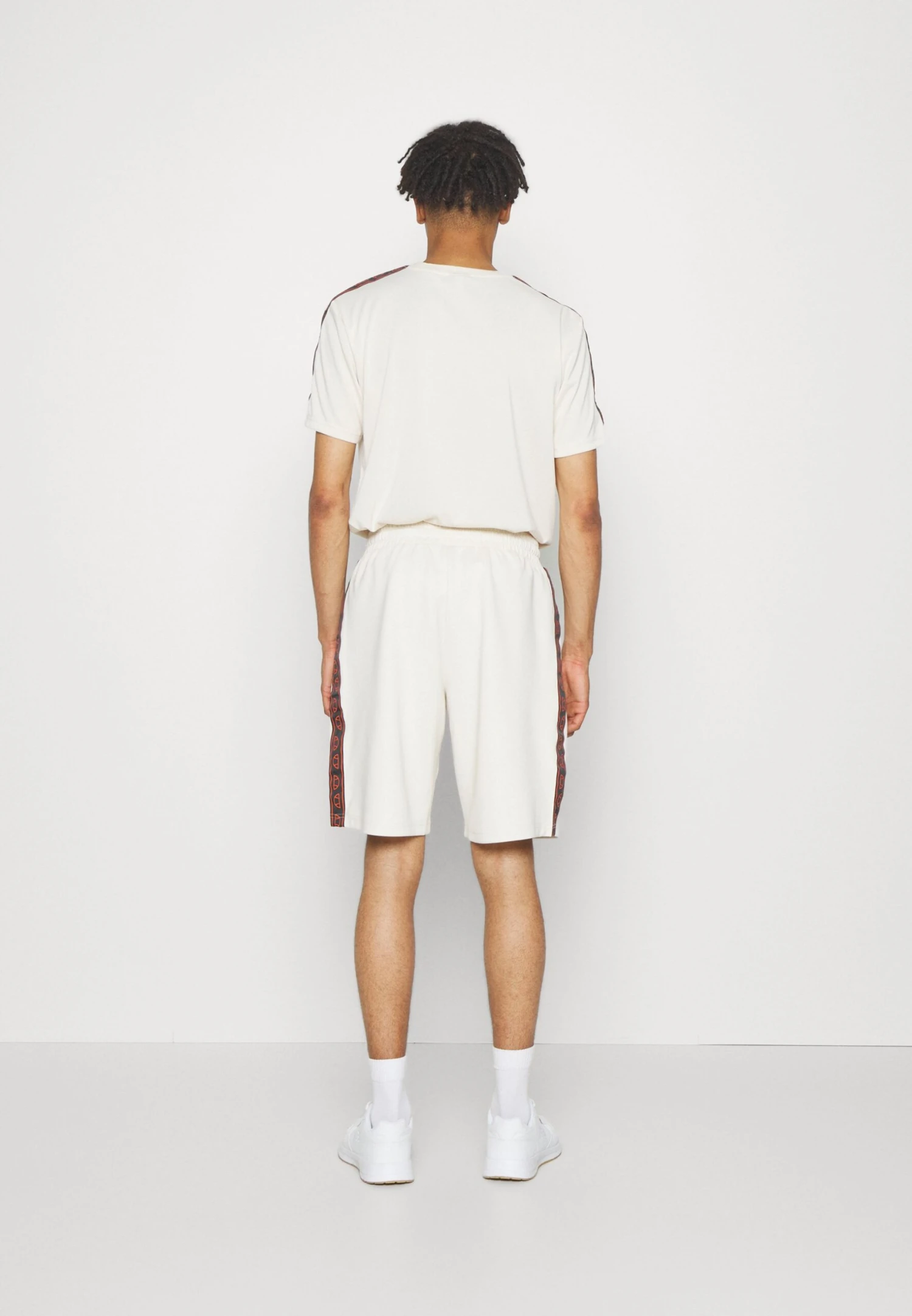 Ellesse Endrizi ShortPantaloncini SportiviOff-White Uomo Bermuda EL942E04V-A11 3 Ellesse Endrizi ShortPantaloncini SportiviOff-White Uomo Bermuda EL942E04V-A11 - immagine 3