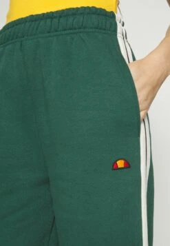 Ellesse Radice Jog PantPantaloni SportiviDark Green Donna Pantaloni EL921A07R-M11 -Ellesse e188d944f4ad4e689f28608e4c070e4b