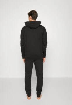 Ellesse BeviloPigiamaBlack Uomo Per La Notte EL982M00I-Q11 -Ellesse e37636e7e7fa41d8a029a440d6174eca