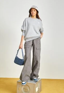 Ellesse Felna PantPantaloni CargoGrey Donna Pantaloni EL921A07Q-C11 -Ellesse e97a91d6ae5f4b74b3098a987b55ae8d